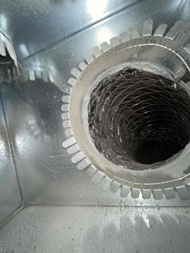 Dirty Qir Ducts before cleaning & sanitize air ducts